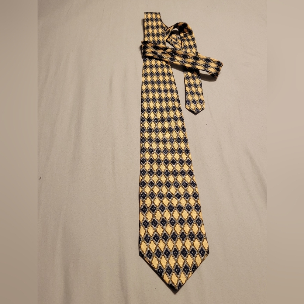 Club Room Silk Yellow and Blue Geometric Tie